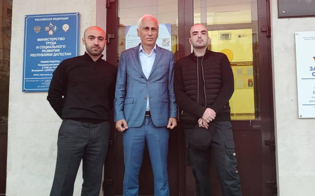 Двадцать семь сотрудников Министерства труда и социального развития Республики Дагестан, включая работников подведомственных учреждений, добровольно изъявили желание отправиться в зону проведения специальной военной операции.